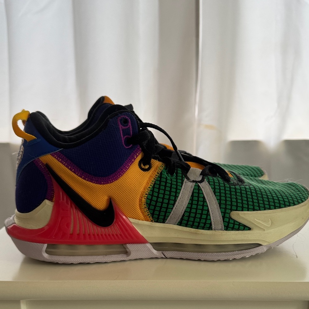 Multicolor Nike LeBron Witness VII Men's Sneakers